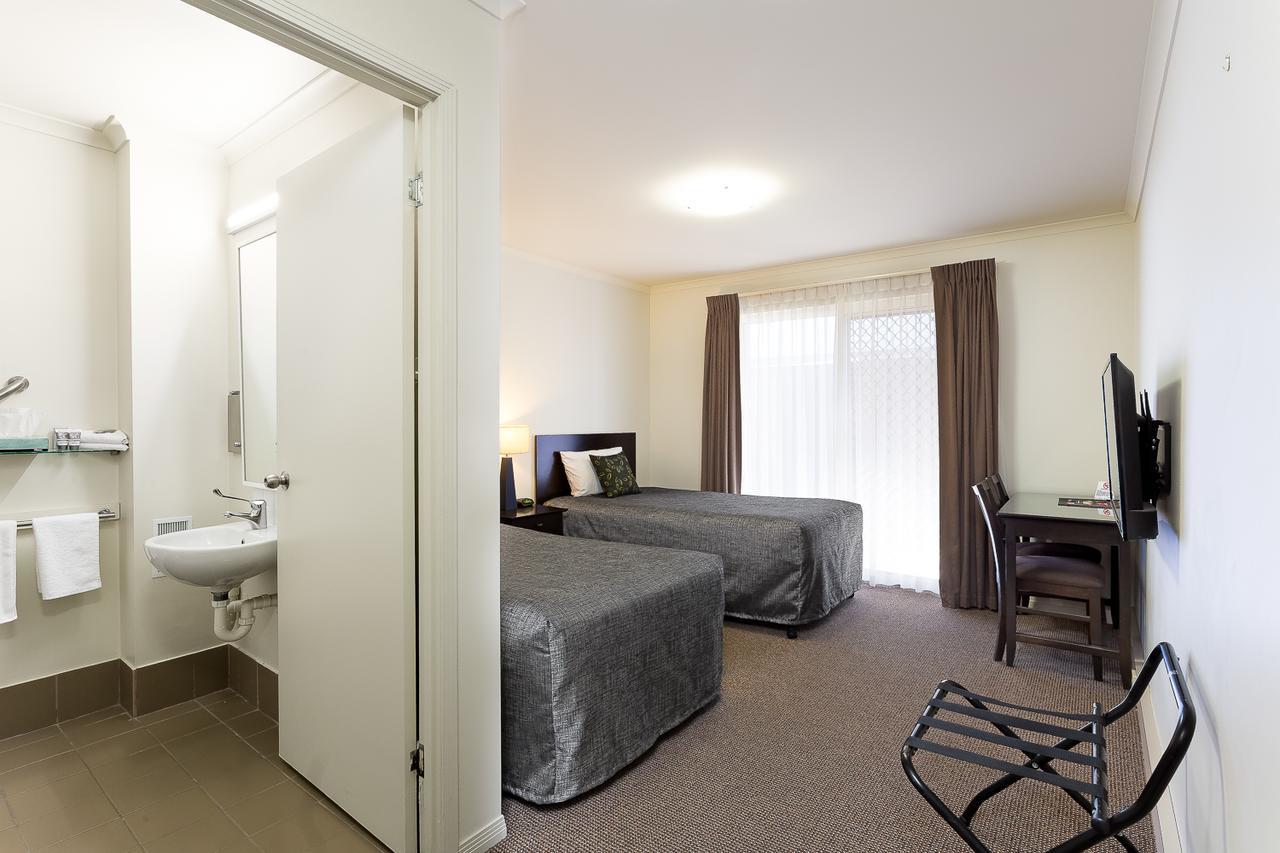 Redcliffe Motor Inn エクステリア 写真