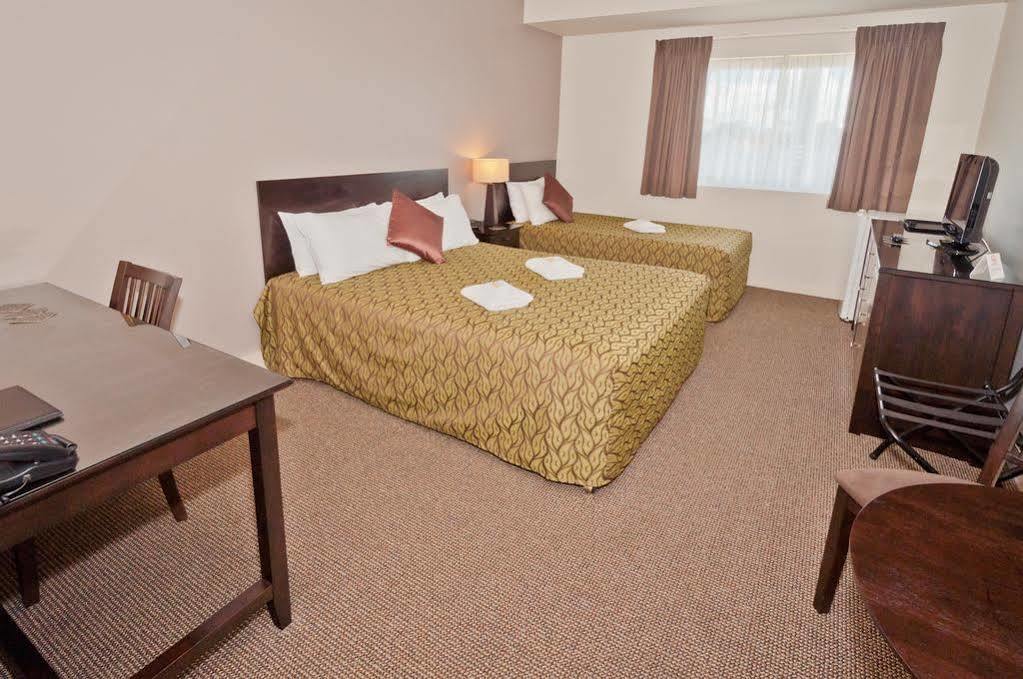 Redcliffe Motor Inn エクステリア 写真